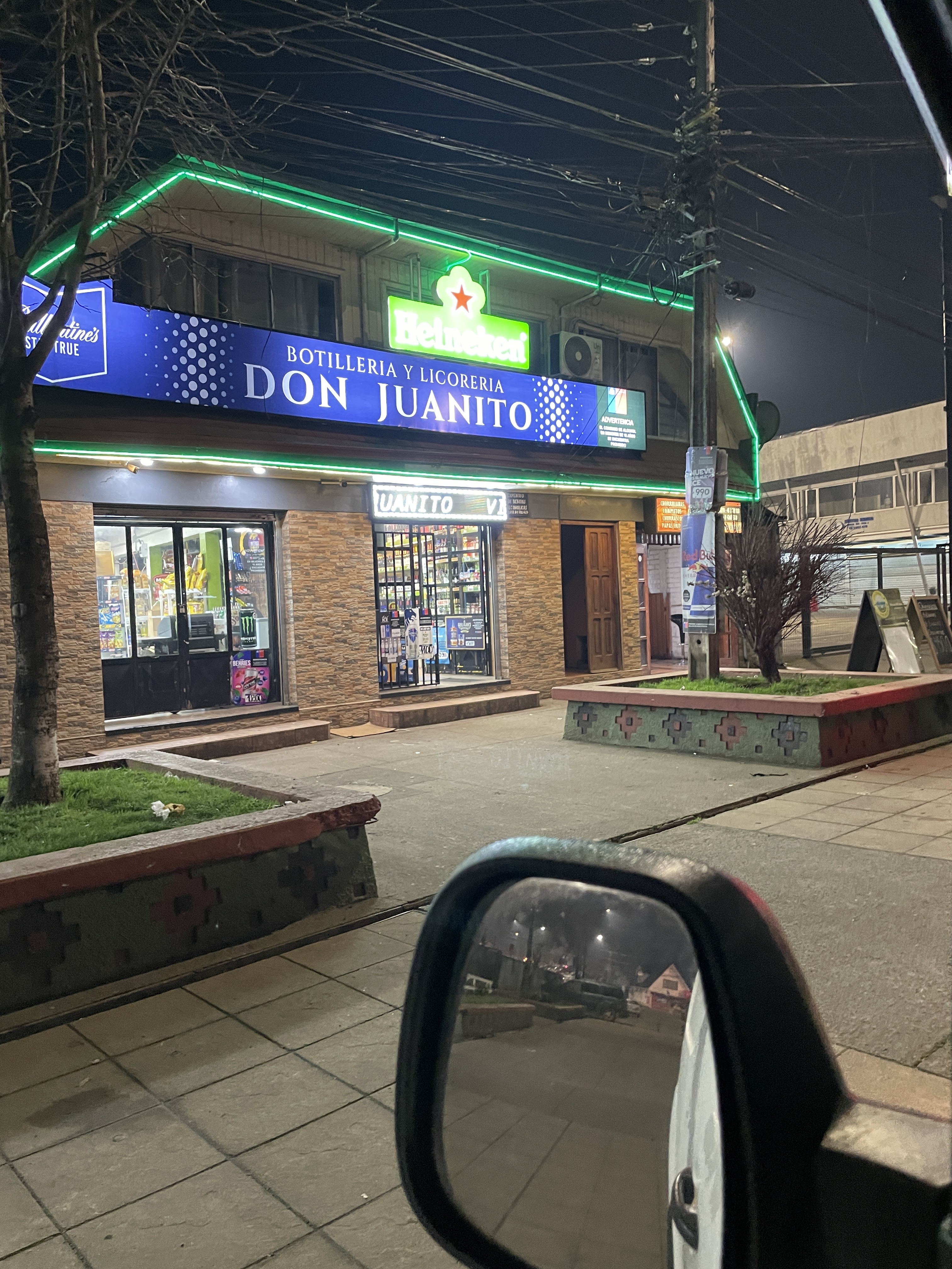 Letrero acrílico luminoso con contorno de neón LED para Botillería Don Juanito de noche